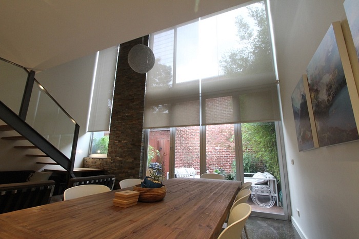 Màn cuốn tự động được sử dụng trên các ô cửa, vách kích lớn