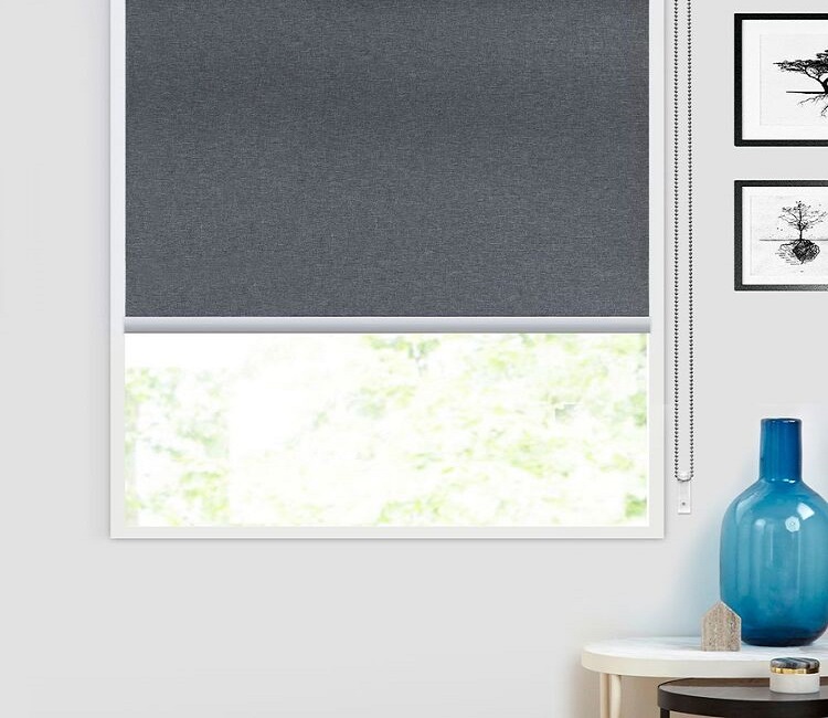 Màn cuốn Metallic màu đen là lựa chọn phổ biến nhất