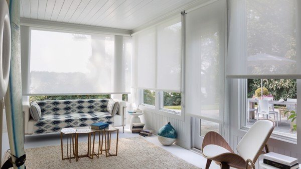 Màn cuốn lưới làm sáng bừng không gian